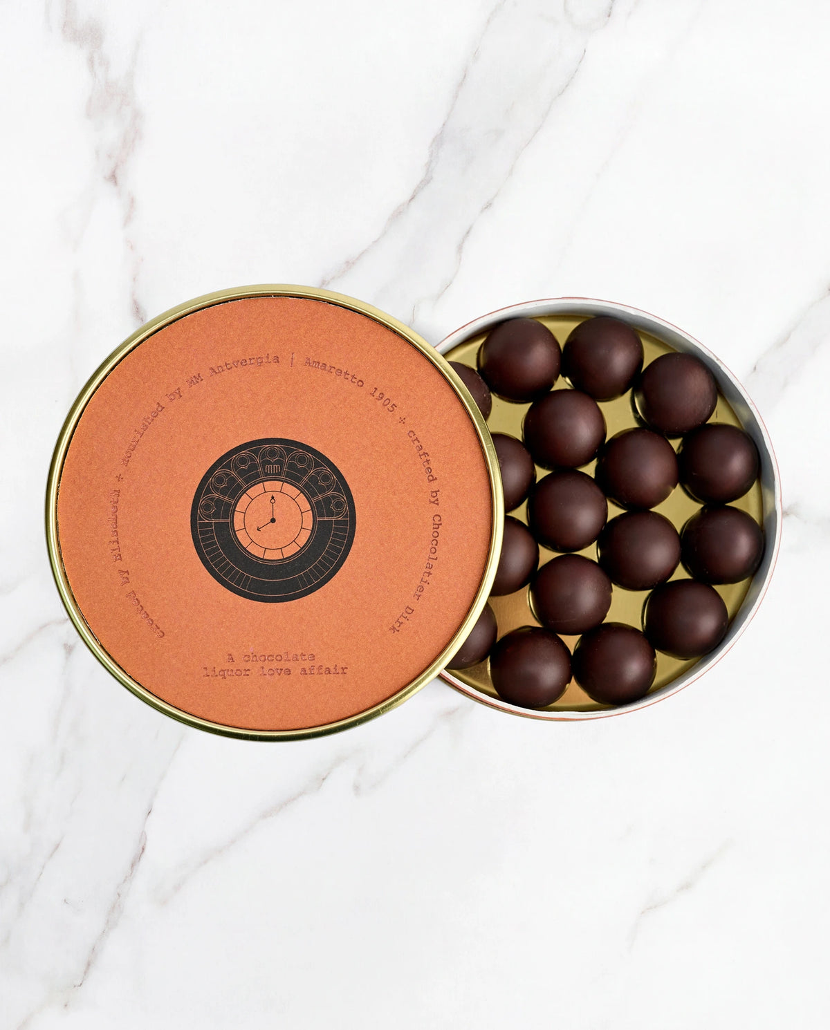 Chocoladeparels met amaretto, bovenaanzicht