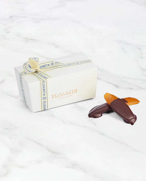 Orangettes: gekonfijte sinaasappelschillen met pure chocolade, in ballotin