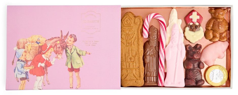 Sinterklaasdoos met speculaas, chocolade en snoepgoed